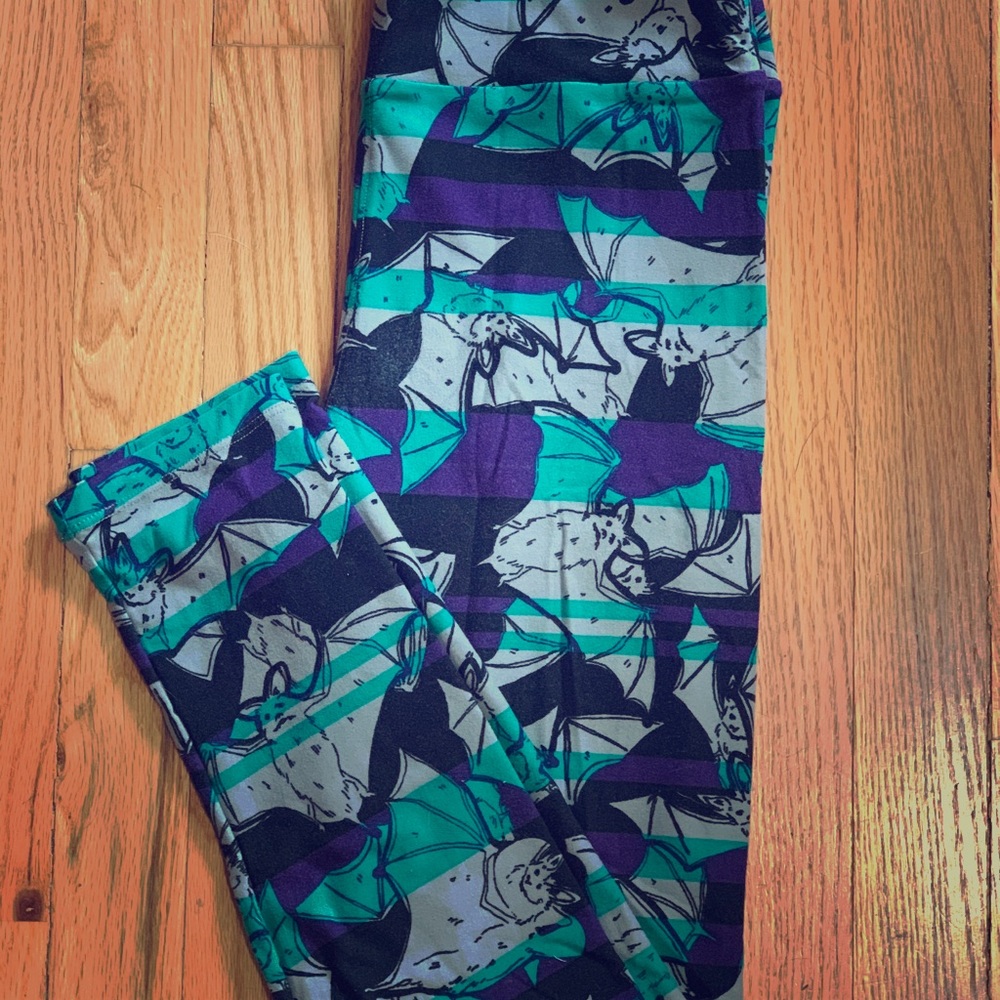 VGUC LuLaRoe vintage bat leggings! OS